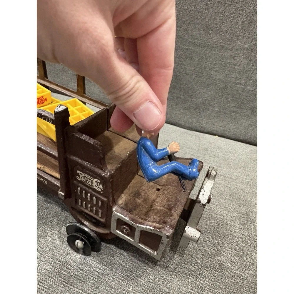 CAST IRON VINTAGE‎ PEPSI COLA DELIVERY TRUCK WAGON W/SODA CRATES